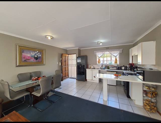 3 BEDROOM SIMPLEX FOR SALE IN COUNTRY VIEW